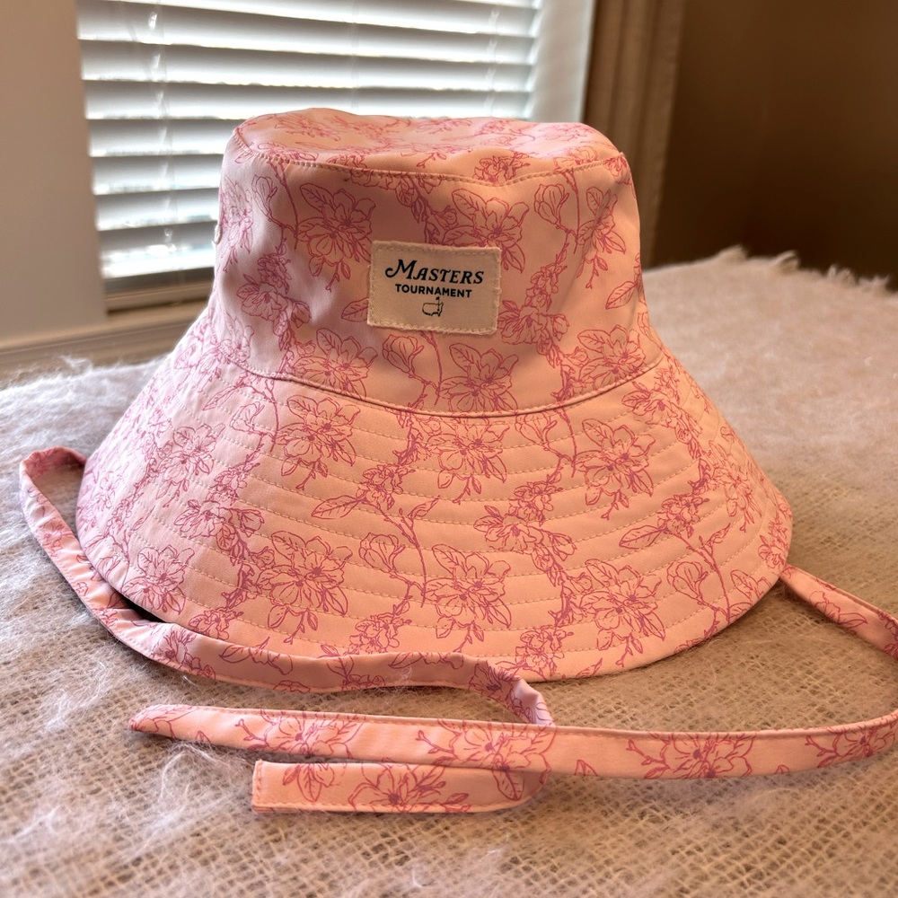 The Master’s Tournament ladies pink magnolia sun hat. Fully lined /tie closure.